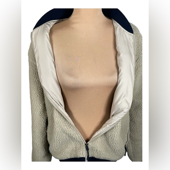 Patagonia - W's Classic Sherpa Retro-X Jkt - Natural w/New Navy Women’s Medium - Picture 4 of 9